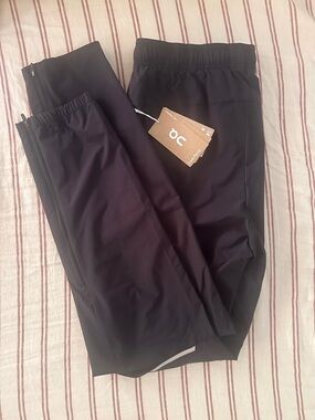 On Running Core Pants Black Women’s Medium NWT Athletic Joggers